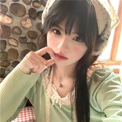 姐妹双行之巴黎护照海报